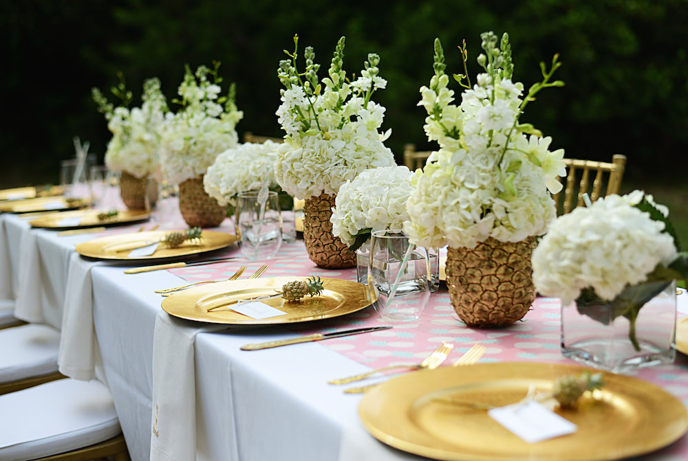 pink_table_pineapple_flowers_gold_plate