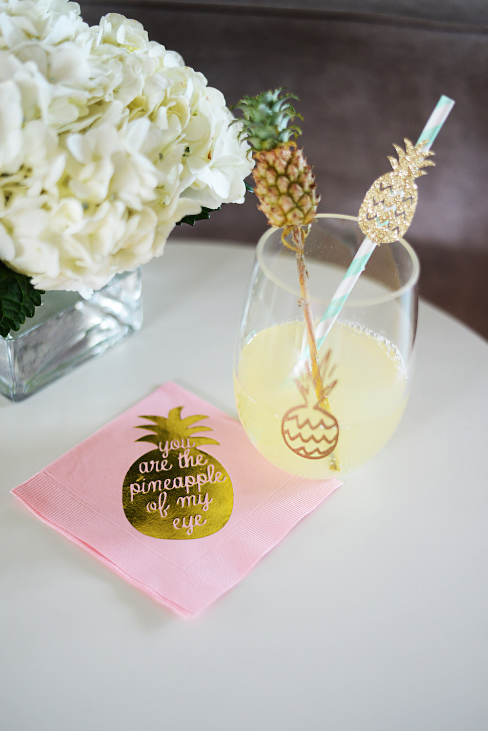 pineapple_cocktail_pink_gold_flowers_glass_straw