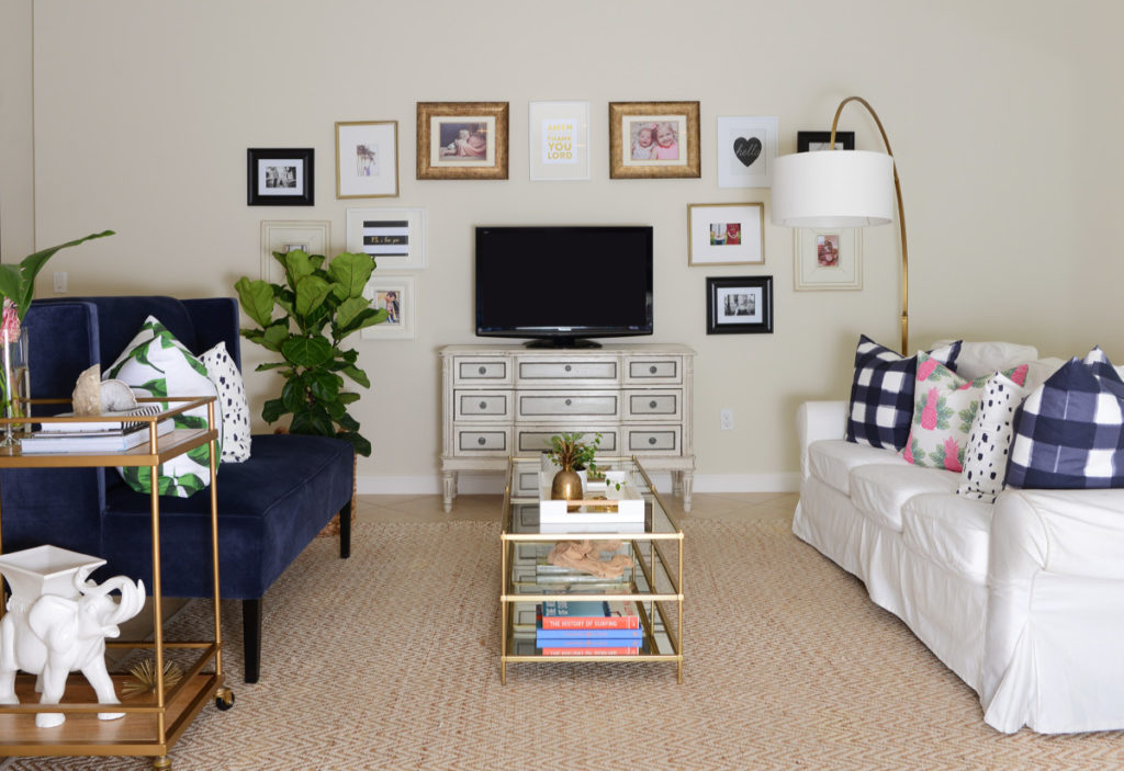 fall_living_room_navy_pink_green_gold_brass_coffee_table_gallery_wall_palm_beach